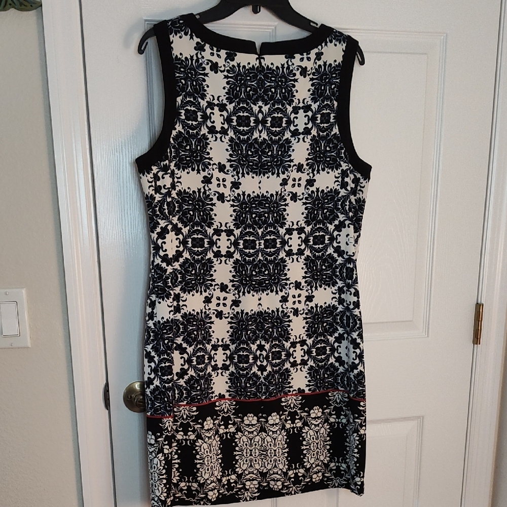 London Times Black and White Floral Mini Dress - Picture 3 of 5